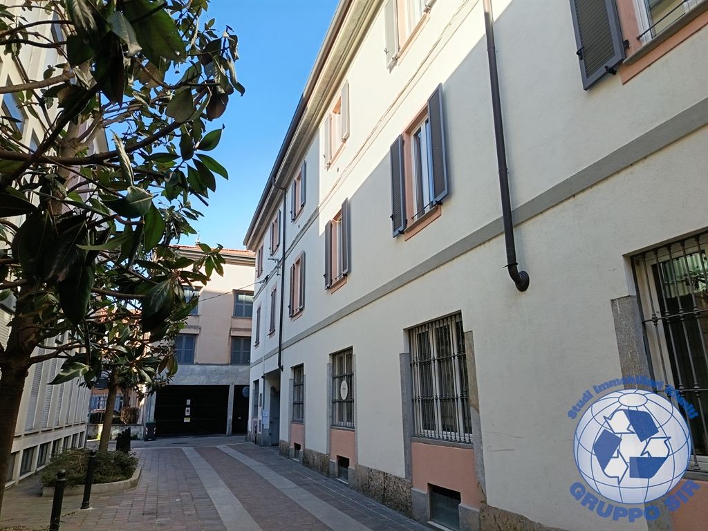 bilocale con studio, su due livelli