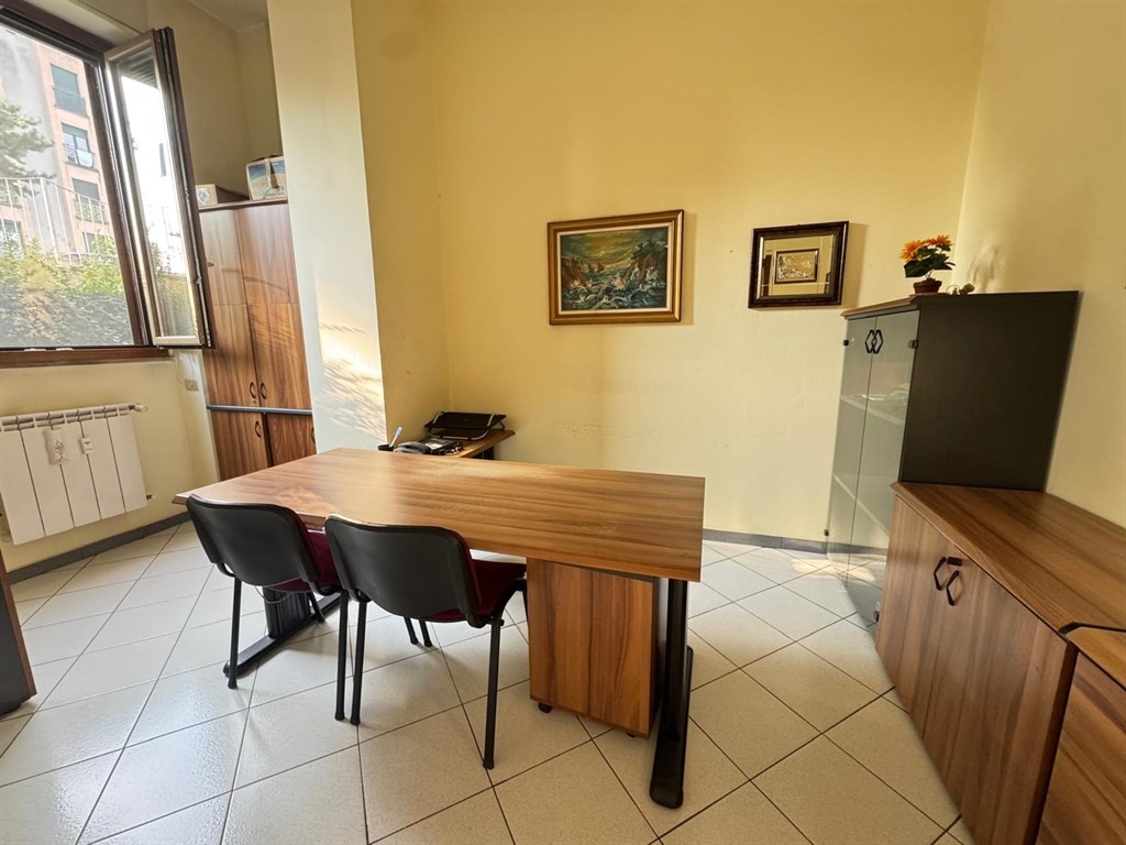 Monza zona viale Libertà - VENDESI UFFICIO