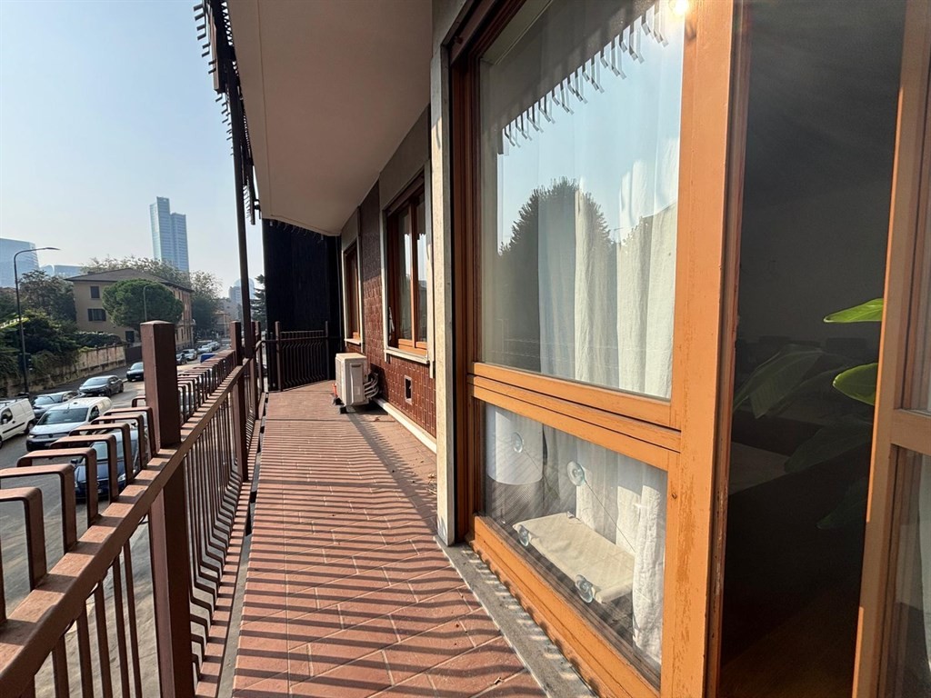 Milano - AFFITTASI appartamento e autorimessa