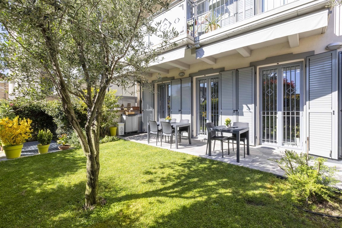MONZA CENTRO - VENDESI appartamento con giardino