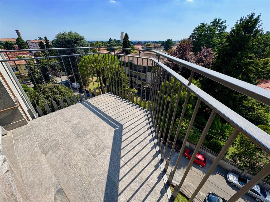 TRE LOCALI PIANO ALTO CON BOX