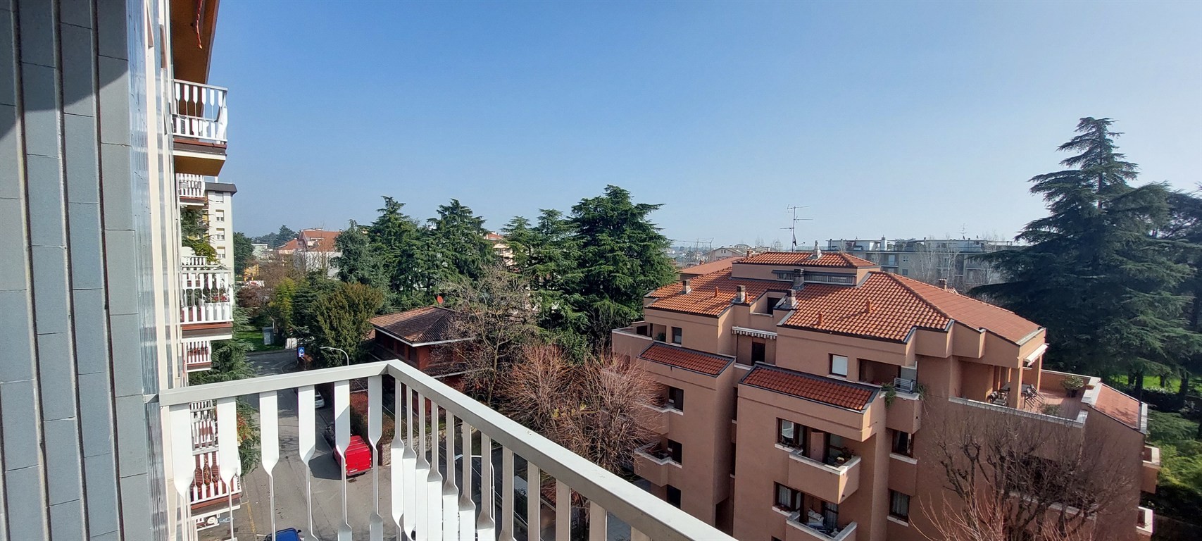 Villasanta centro - ottimo quadrilocale al piano alto con box