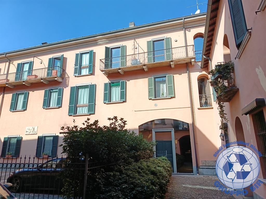 4 locali ultimo piano, appartamento su due livelli in casa d'epoca ristrutturata.