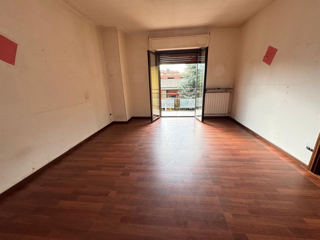 MUGGIO' - VENDESI appartamento 3 locali con box